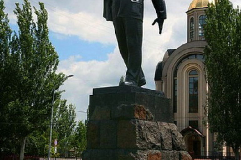 В наибольшей степени Донецк символизирует памятник шахтеру
