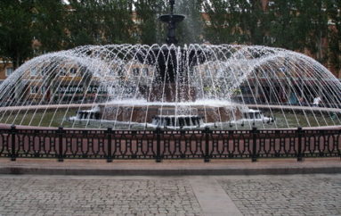 Лучший фонтан улицы Артема — это фонтан на площади Ленина